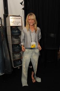 Kaley Cuoco's Feet (103189)