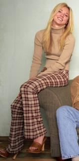Kaley Cuoco's Feet (103191)