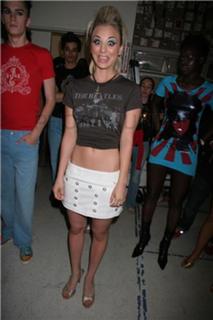 Kaley Cuoco's Feet (103196)