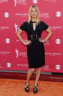 Kaley Cuoco's Feet (103198)