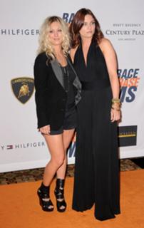 Kaley Cuoco's Feet (140732)