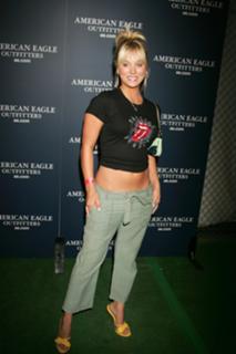 Kaley Cuoco's Feet (168096)