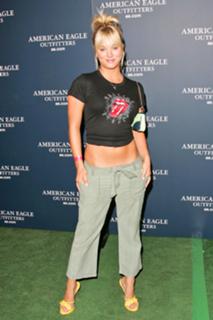 Kaley Cuoco's Feet (168097)