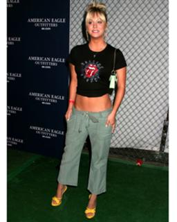 Kaley Cuoco's Feet (168098)