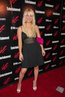 Kaley Cuoco's Feet (168110)