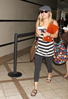 Kaley Cuoco's Feet (31578)