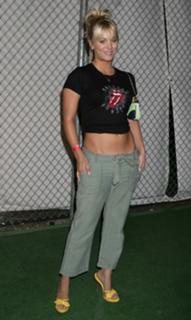 Kaley Cuoco's Feet (42683)