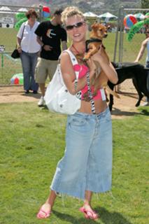 Kaley Cuoco's Feet (42690)
